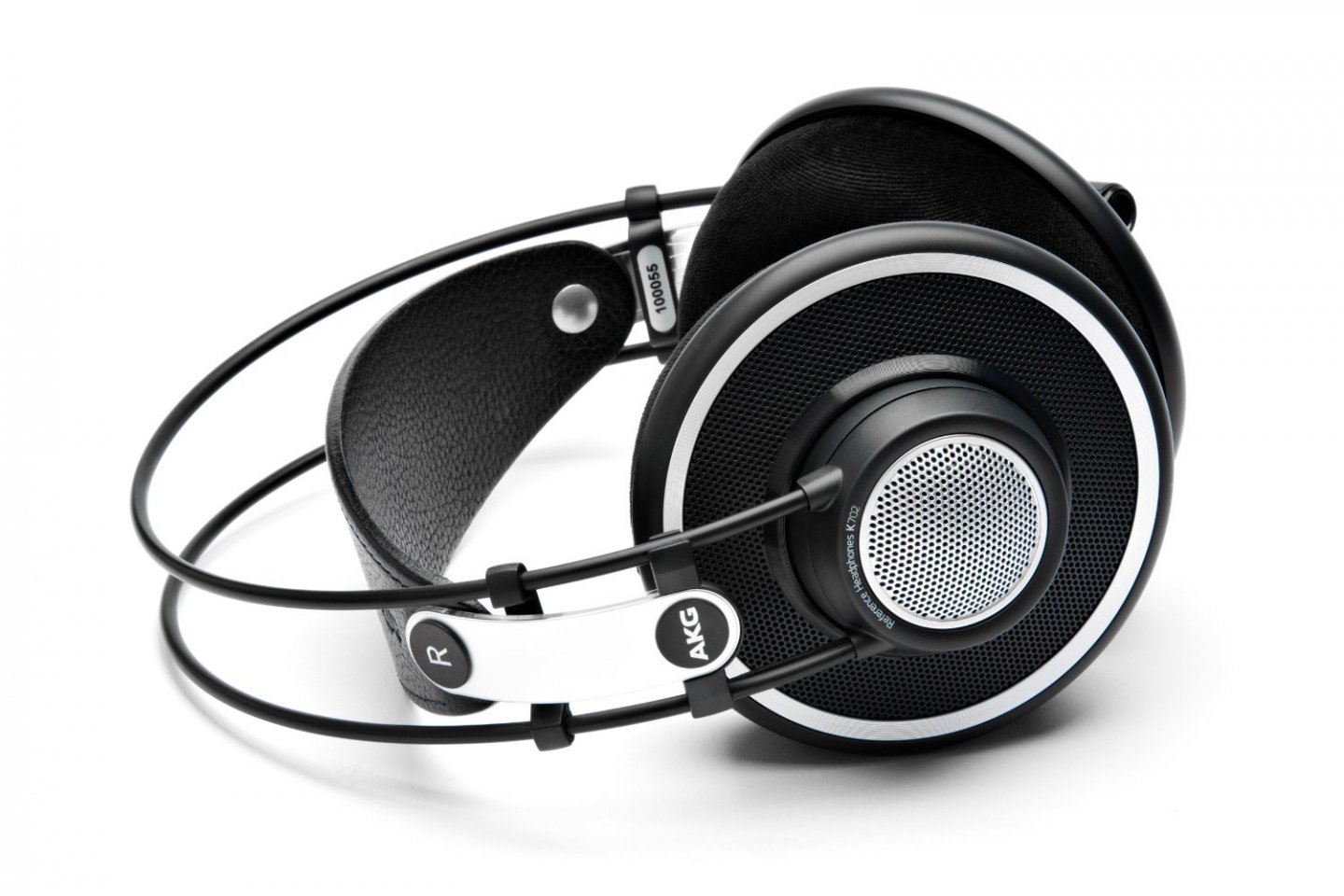 AKG K702